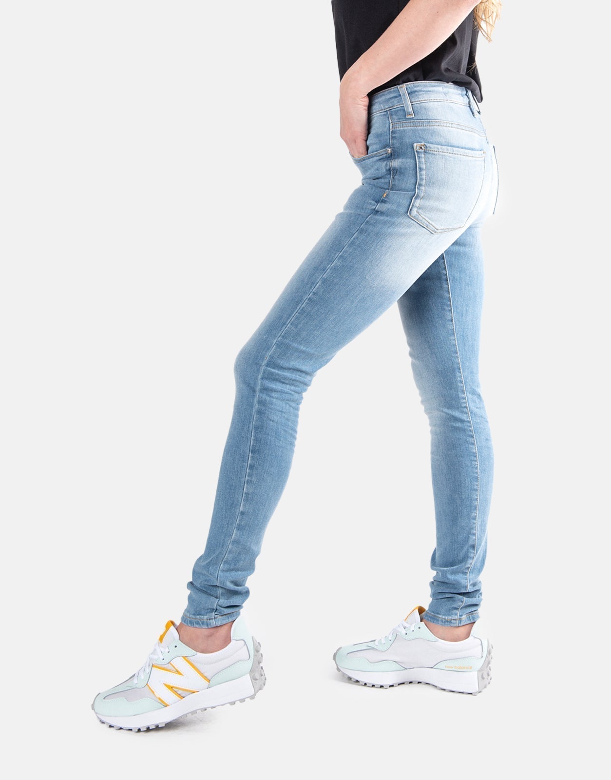 Guess Anette Mid Rise Jeans